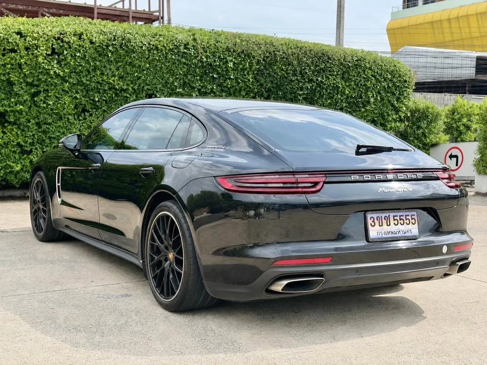 2018 Porsche Panamera II 2