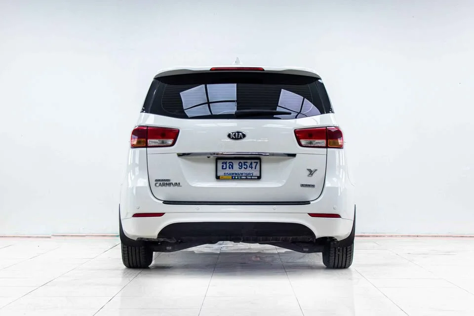 2015 Kia Carnival III 2
