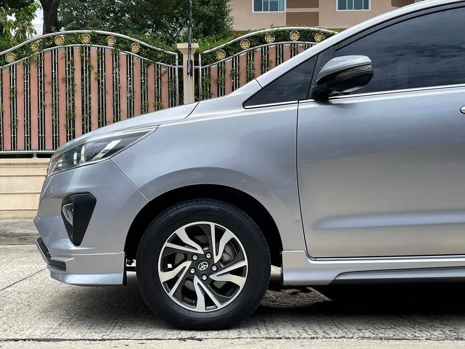 2021 Toyota Innova II 2
