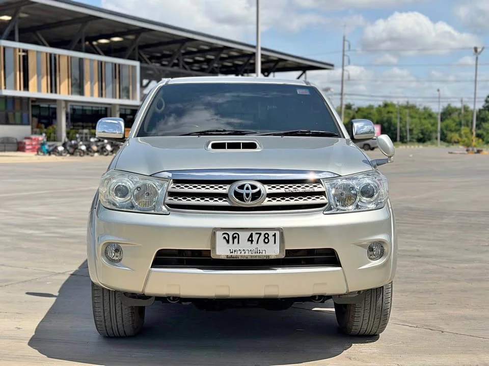 2010 Toyota Fortuner I 2