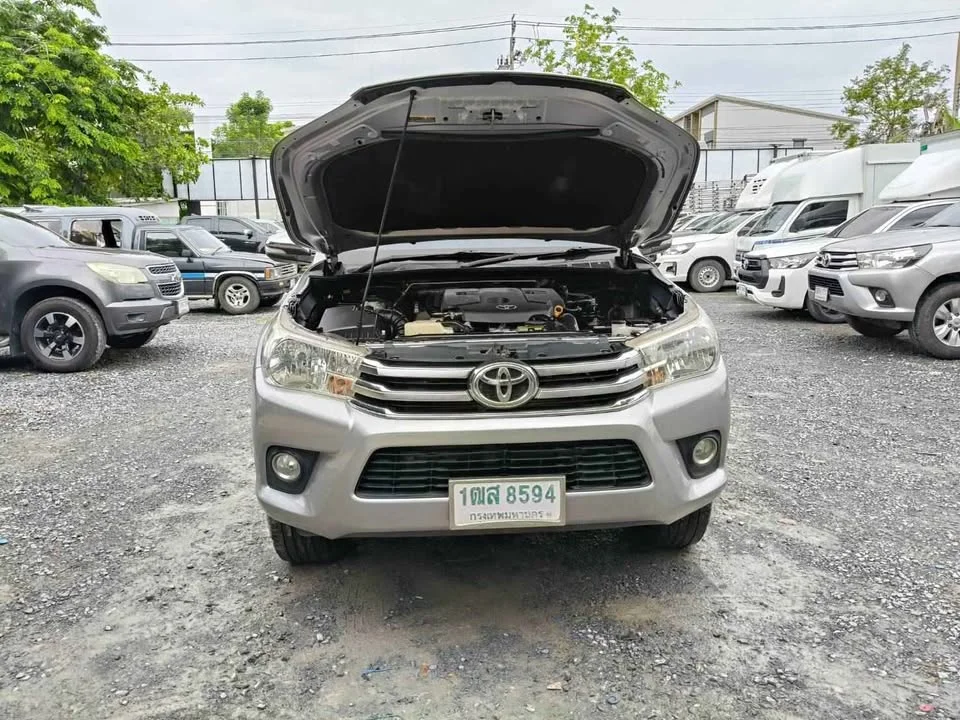 2017 Toyota Hilux VIII 2