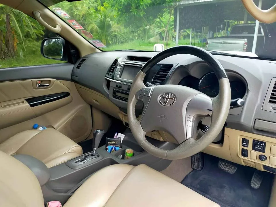 2012 Toyota Fortuner I 3