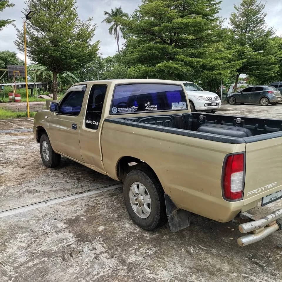 2005 Nissan Frontier I 3