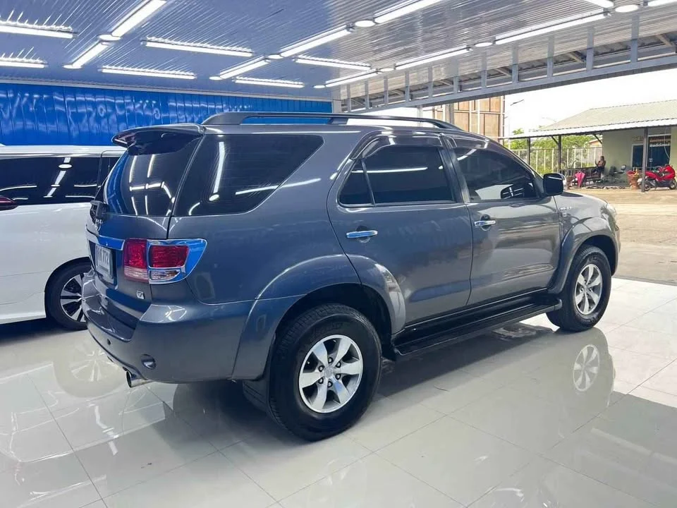 2005 Toyota Fortuner I 3