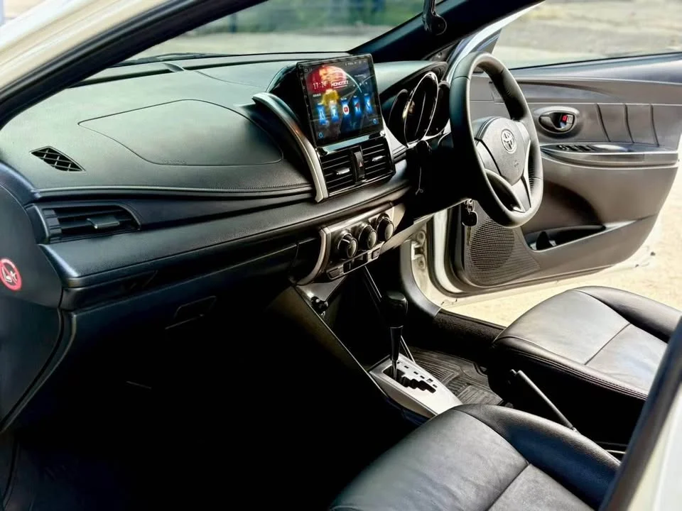 2015 Toyota Yaris III 2