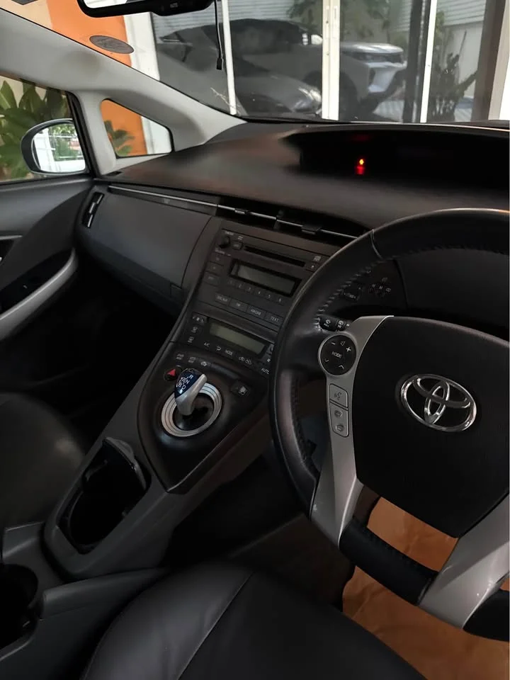 2011 Toyota Prius III 2