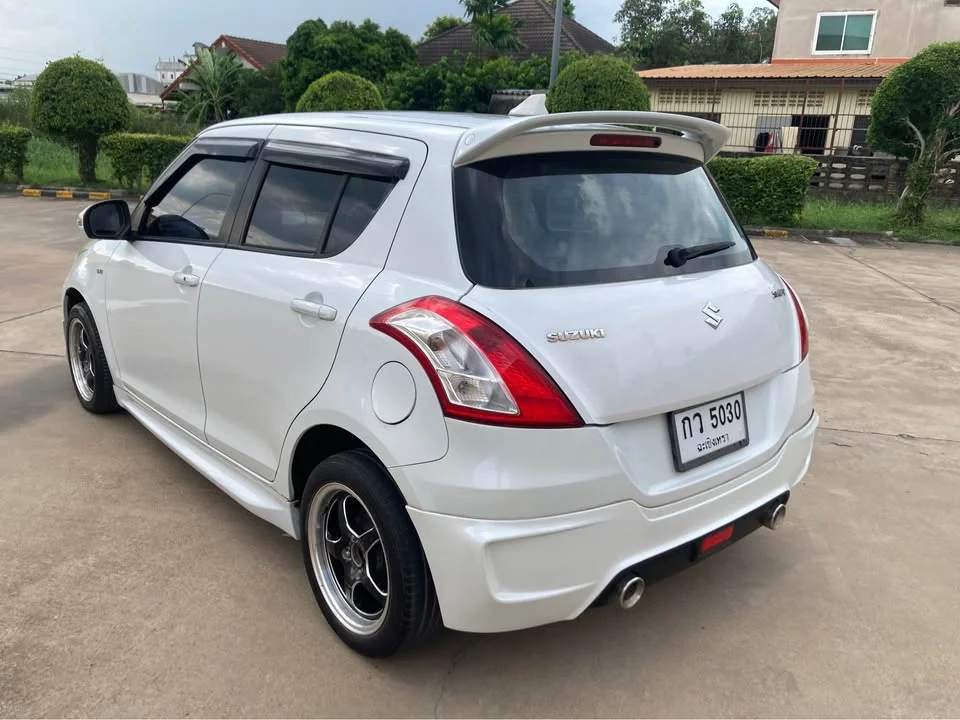 2012 Suzuki Swift II 3