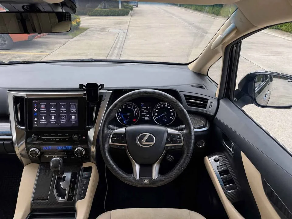2022 Lexus LM I 2