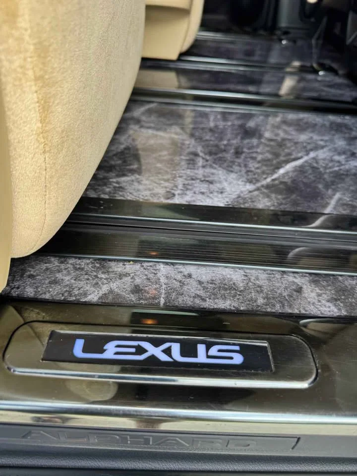 2022 Lexus LM I 3
