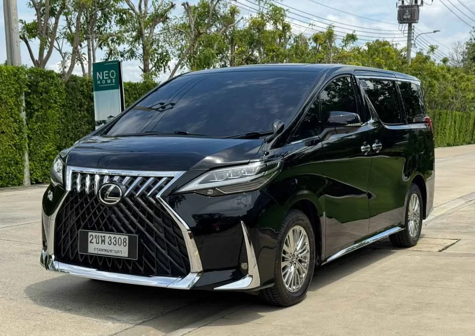 2022 Lexus LM I 2