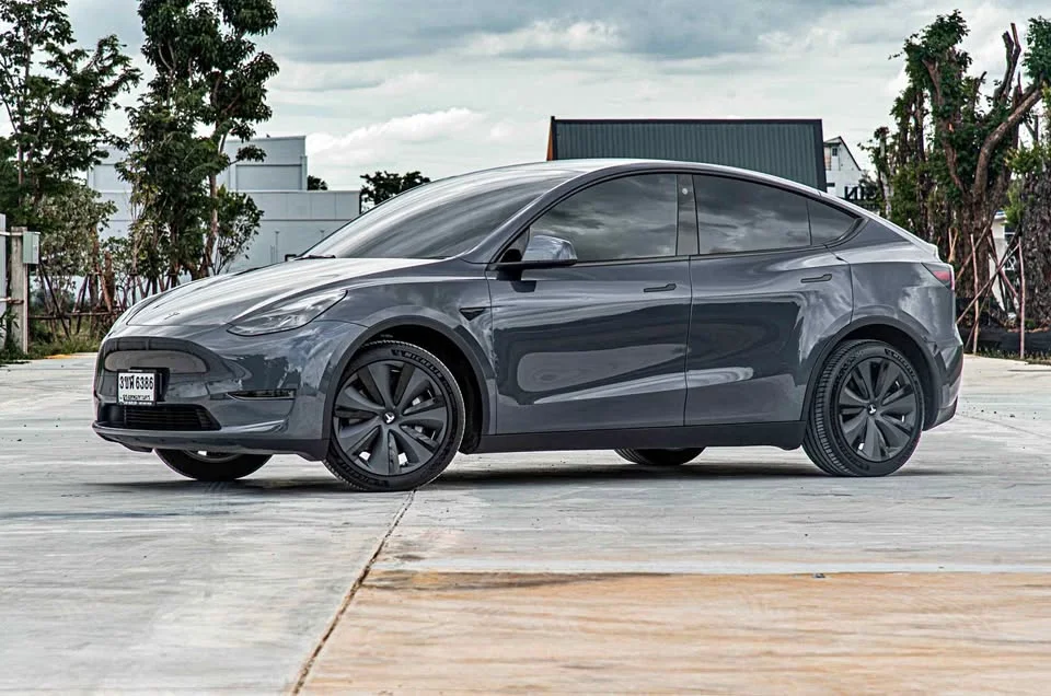 2023 Tesla Model Y 2