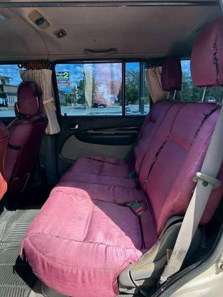 2004 Ford Everest I 3