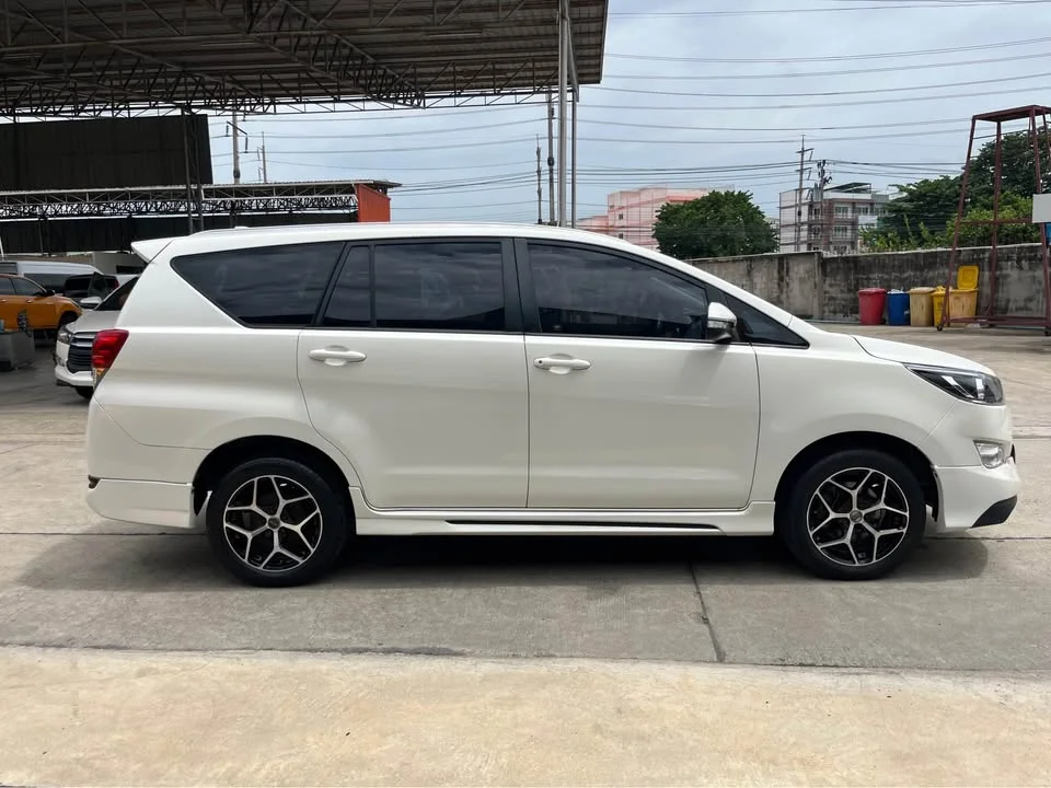 2017 Toyota Innova II 2