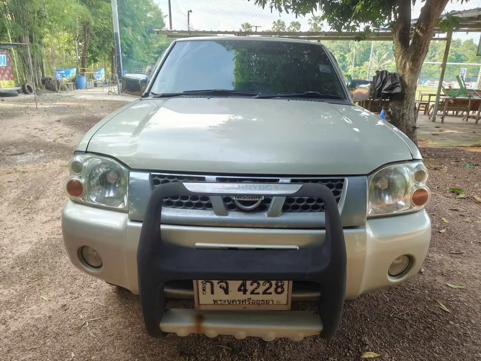 2002 Nissan Frontier I 3