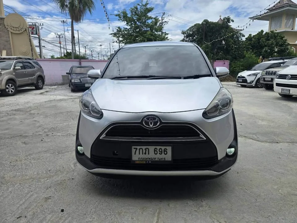 2018 Toyota Sienta II 2