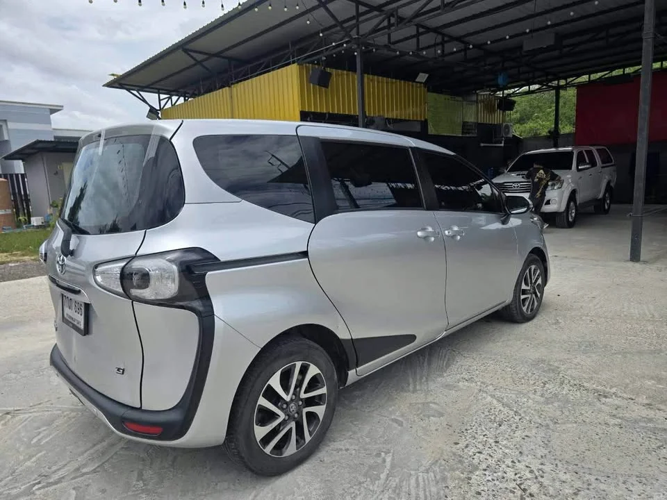 2018 Toyota Sienta II 3