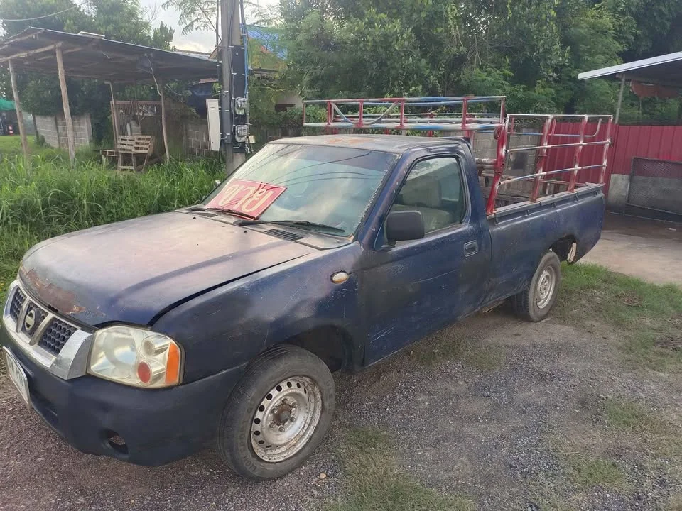 2001 Nissan Frontier I 3