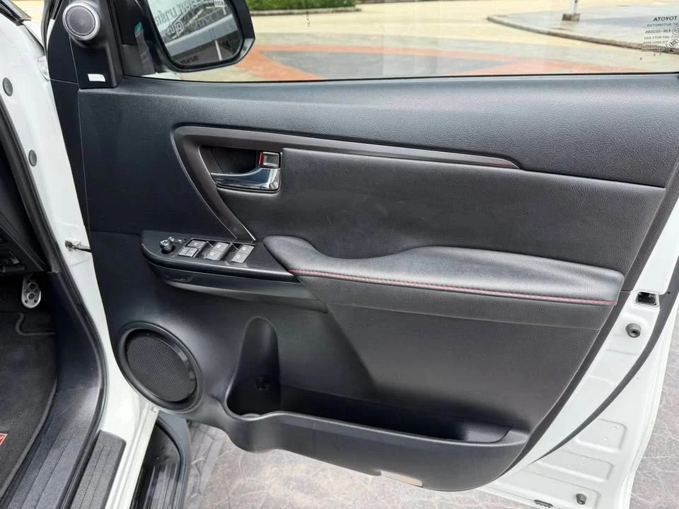 2023 Toyota Fortuner II 3