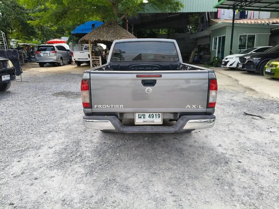 2005 Nissan Frontier I 3