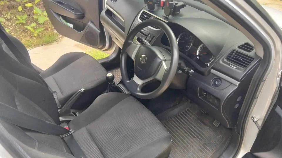 2012 Suzuki Swift II 2