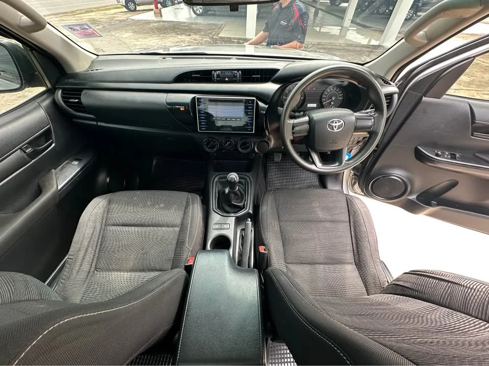 2019 Toyota Hilux VIII 2