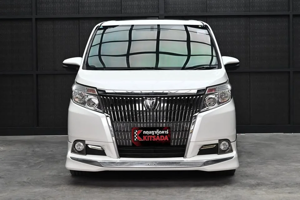2015 Toyota Voxy III 3