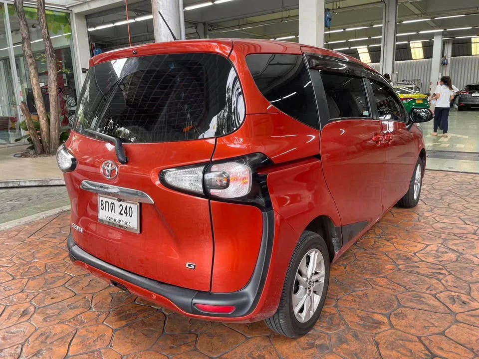 2018 Toyota Sienta II 2
