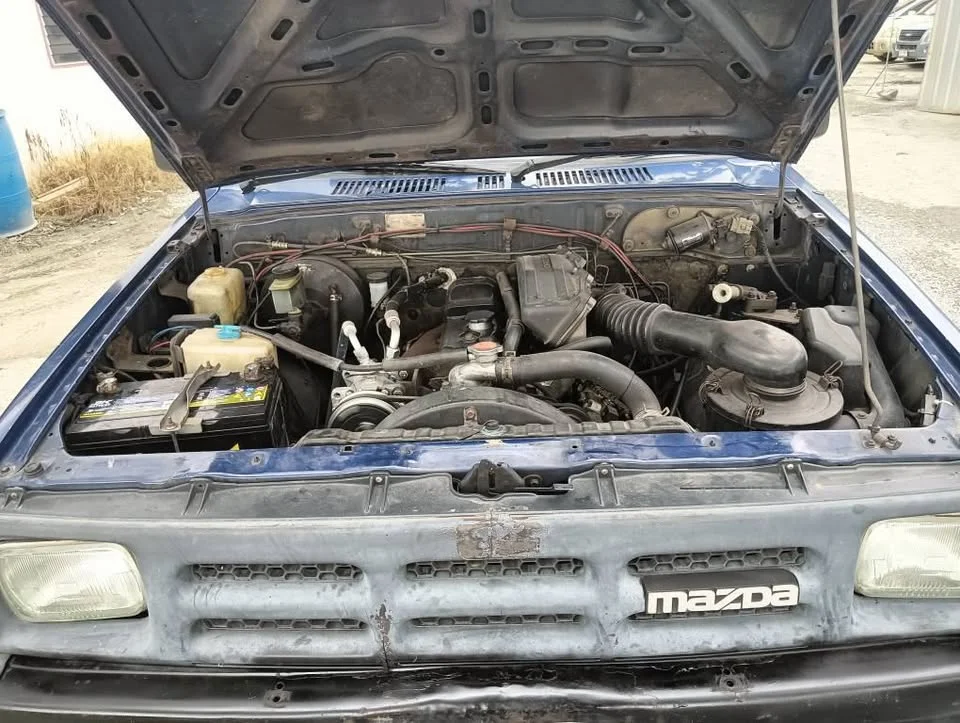 1995 Mazda B2500 IV 2