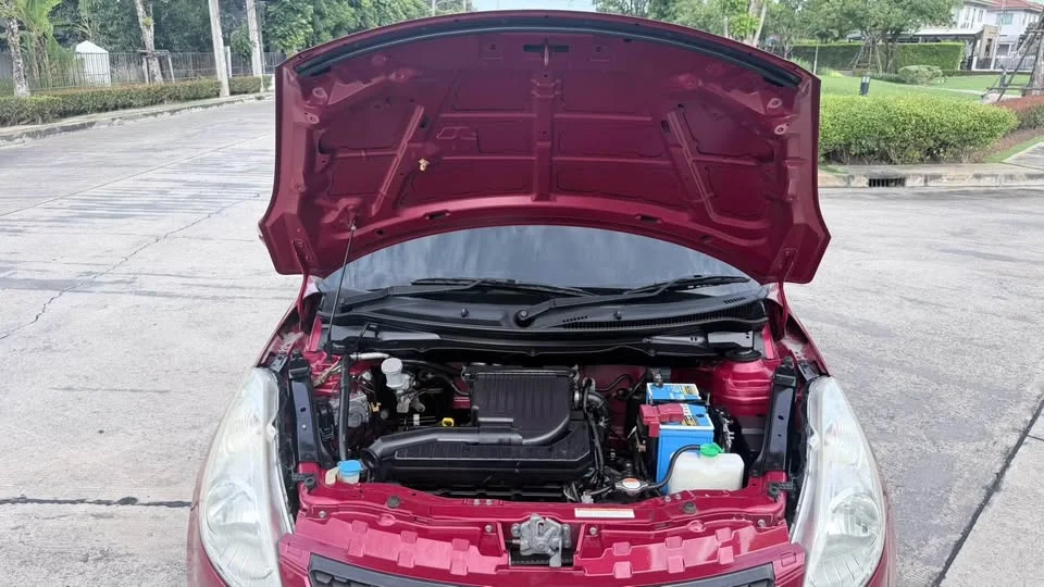 2013 Suzuki Swift II 2