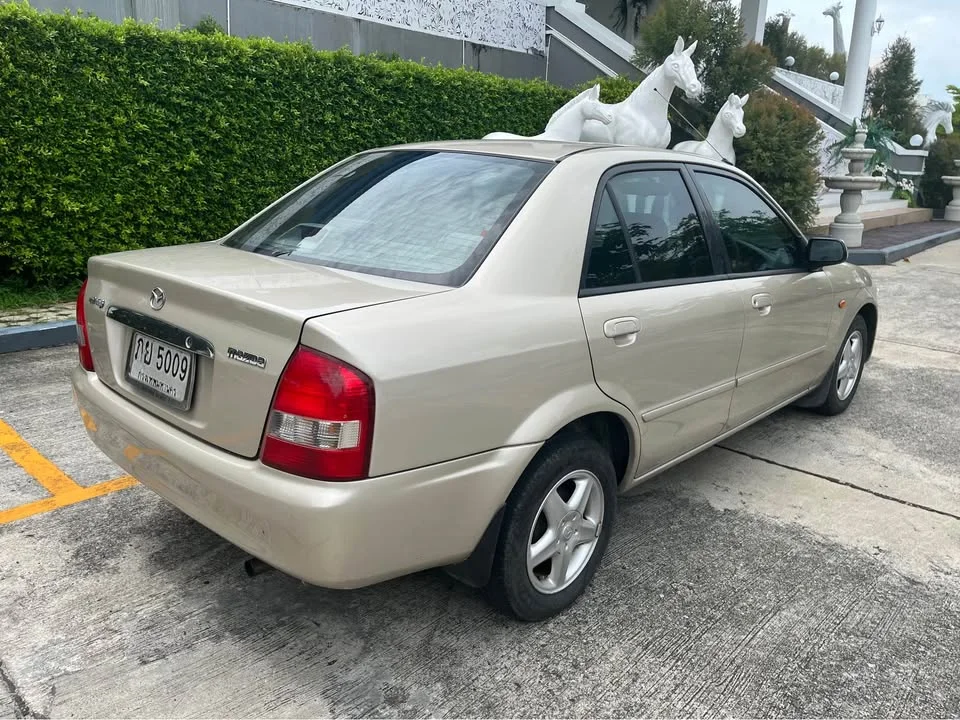 2000 Mazda 323 VIII 3
