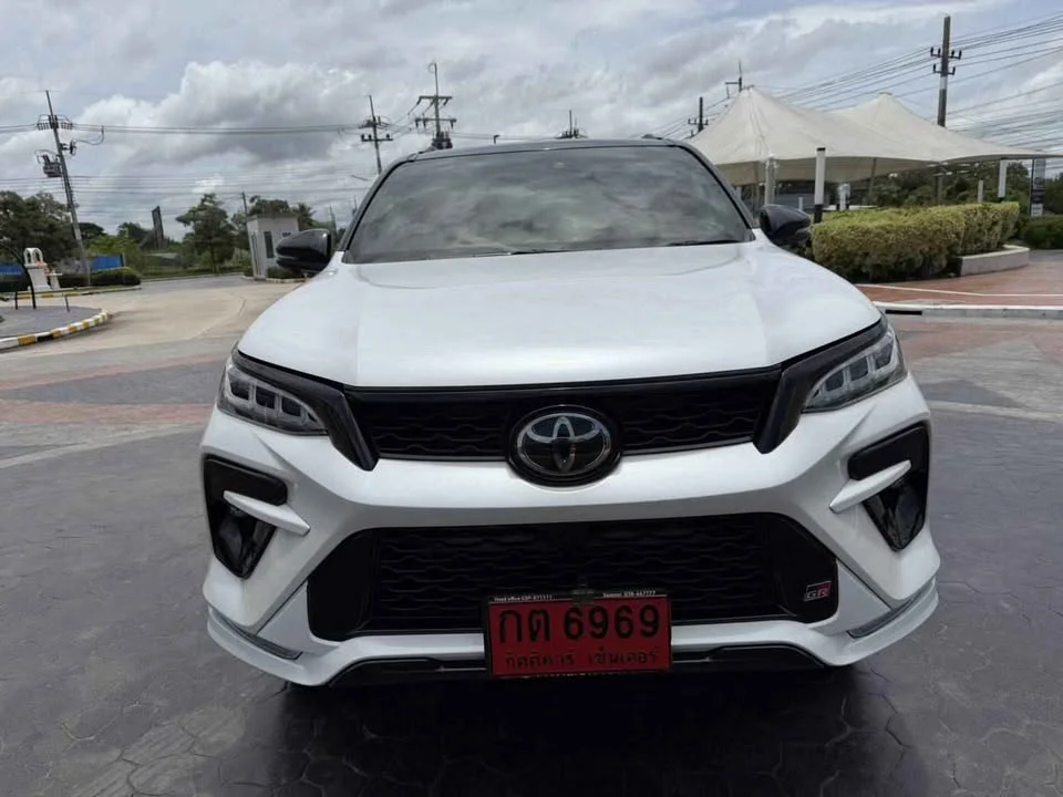 2023 Toyota Fortuner II 2