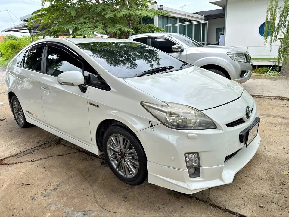 2010 Toyota Prius III 3