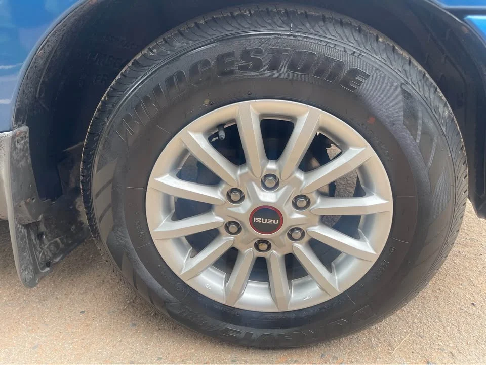 2001 Mazda 2500 Fighter V 2