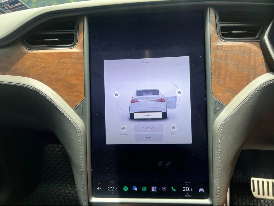 2021 Tesla Model X 2