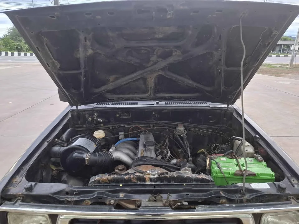1991 Mitsubishi Triton II 3