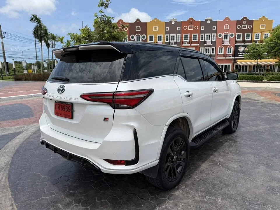2023 Toyota Fortuner II 3