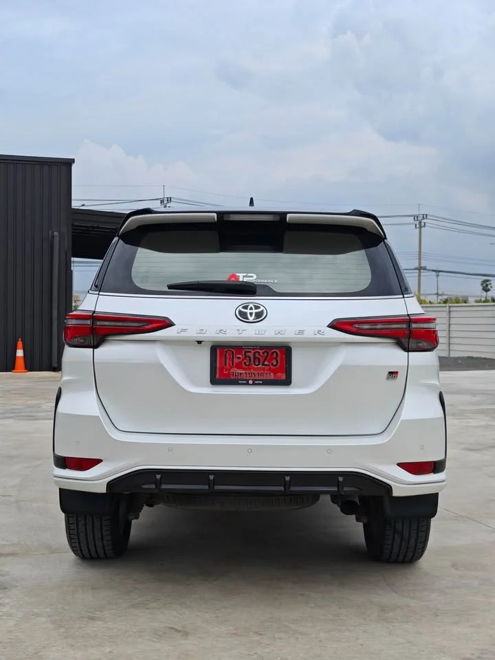 2023 Toyota Fortuner II 3