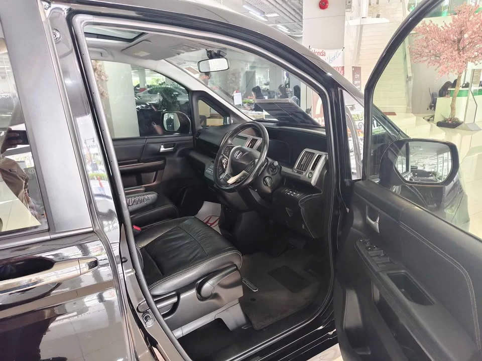 2013 Honda Stepwgn IV 3
