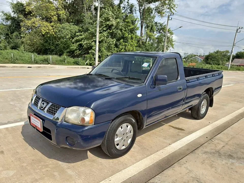 2004 Nissan Frontier I 3