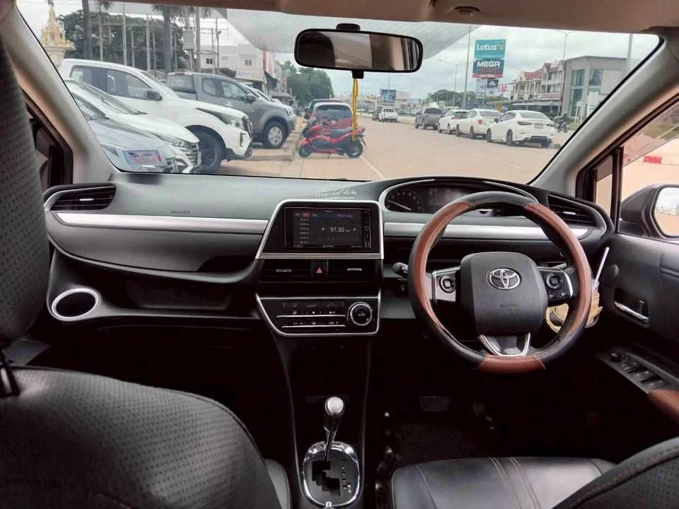 2017 Toyota Sienta II 3