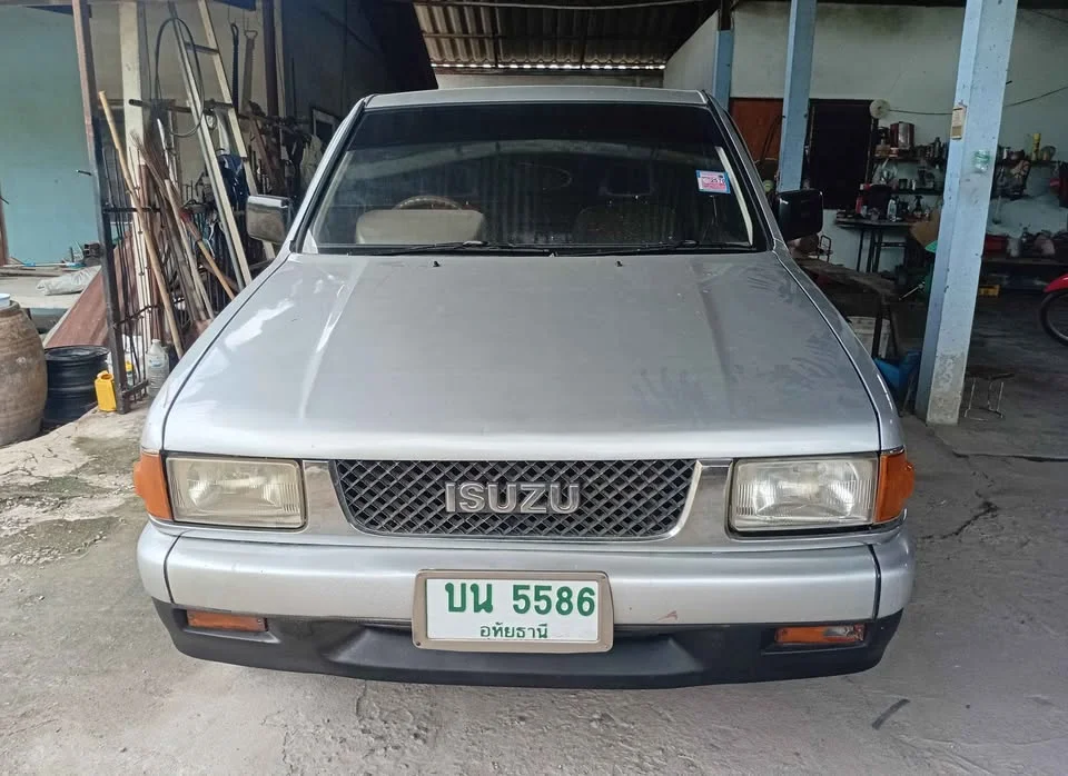1993 Isuzu TFR III 3