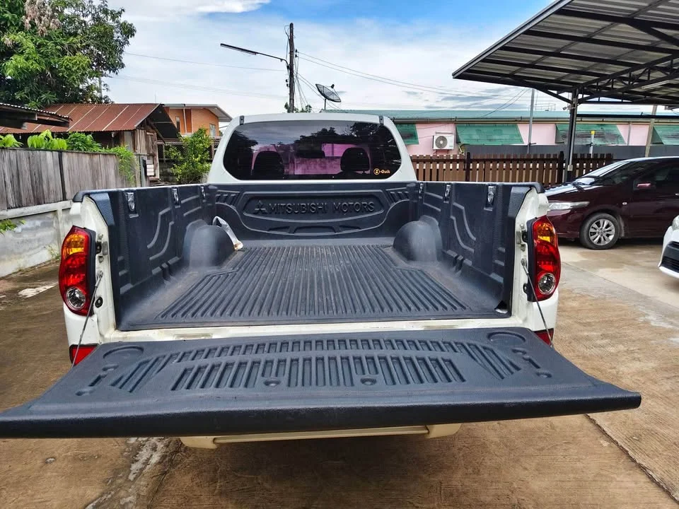 2014 Mitsubishi Triton IV 2