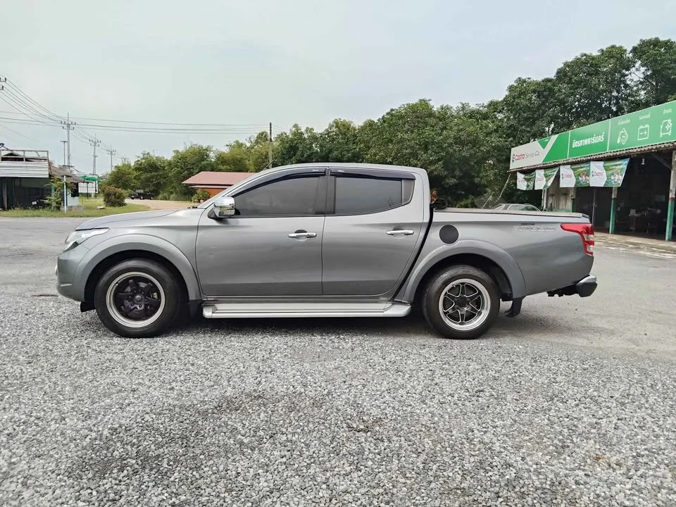 2017 Mitsubishi Triton V 2