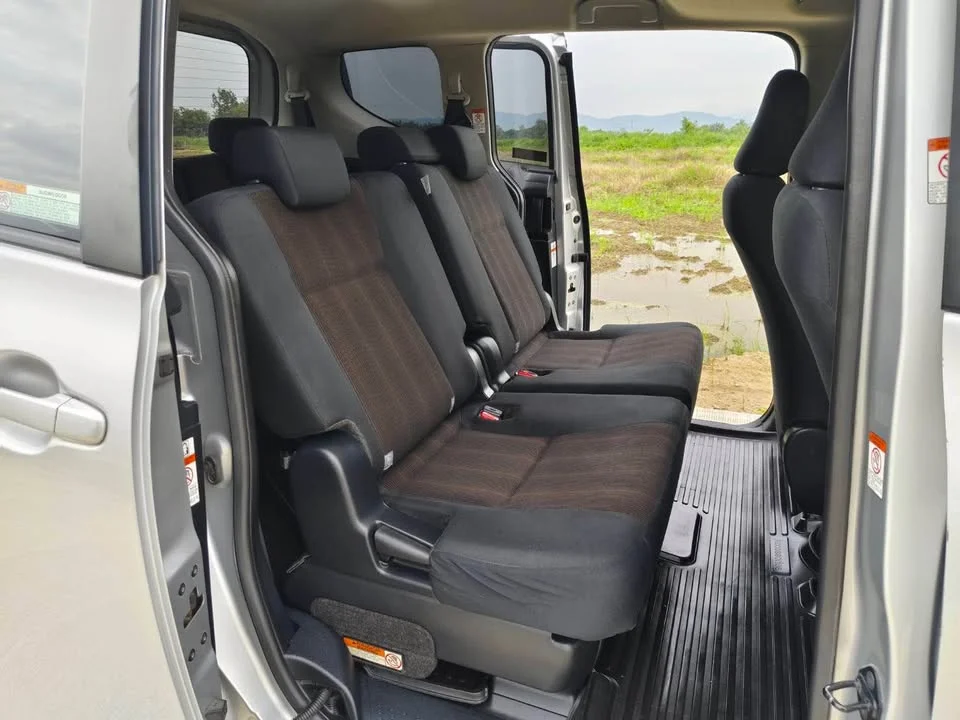 2017 Toyota Sienta II 2