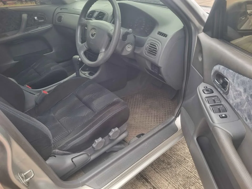 2000 Mazda 323 VIII 2