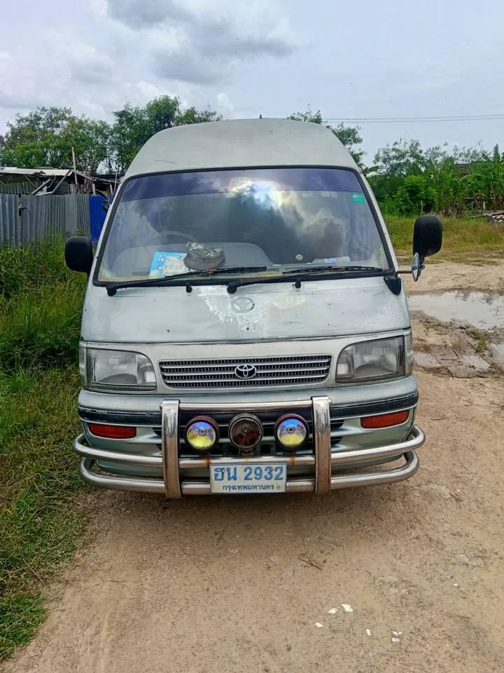 2000 Toyota Commuter IV (H100) 2