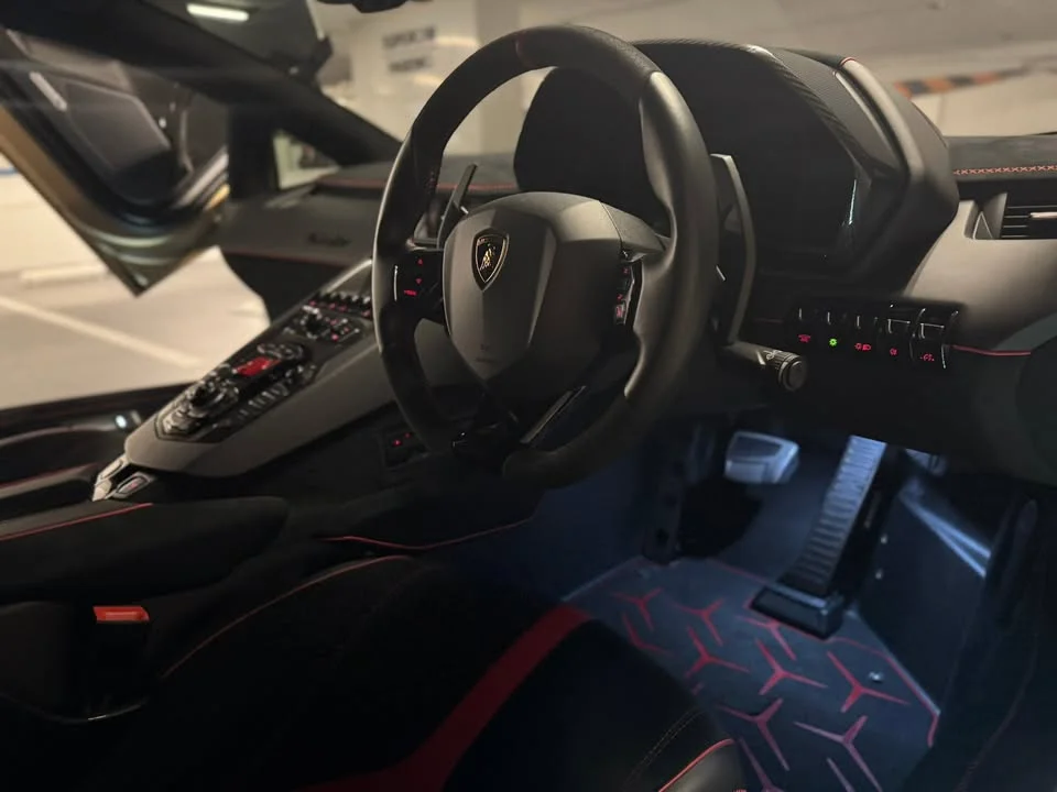 2021 Lamborghini Aventador 3