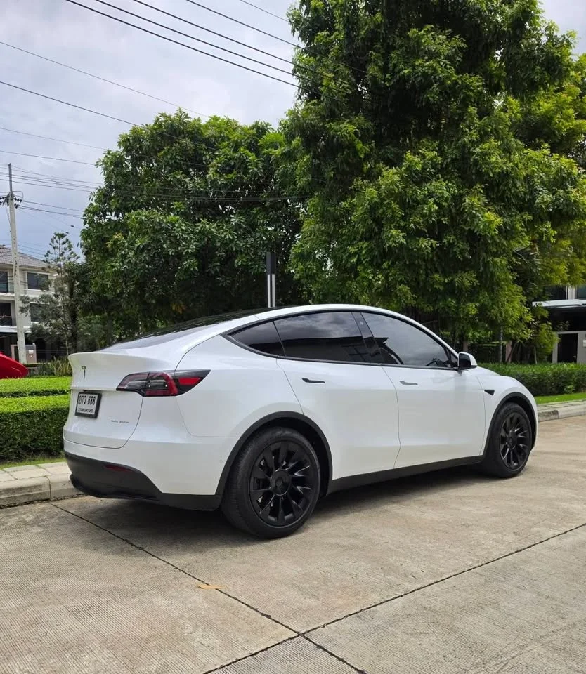 2023 Tesla Model Y 3