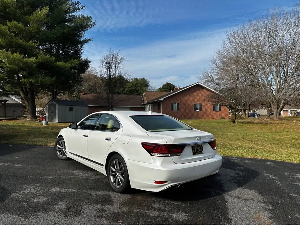 2015 Lexus LS IV 3