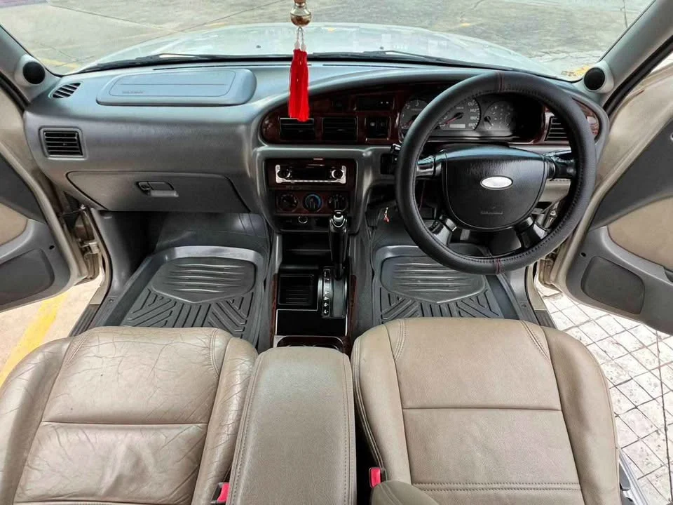 2004 Ford Everest I 3
